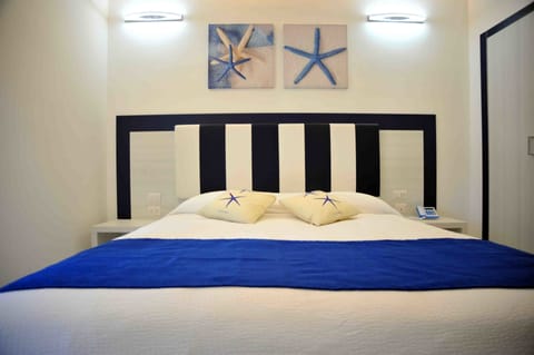 Comfort Double or Twin Room, 1 Queen Bed, Garden View | In-room safe, desk, rollaway beds, free WiFi