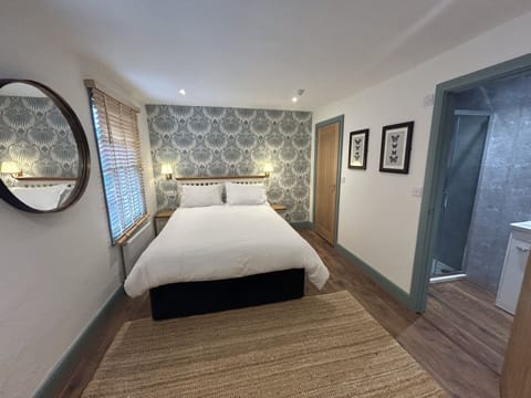 Double Room, Ensuite (Room 8)