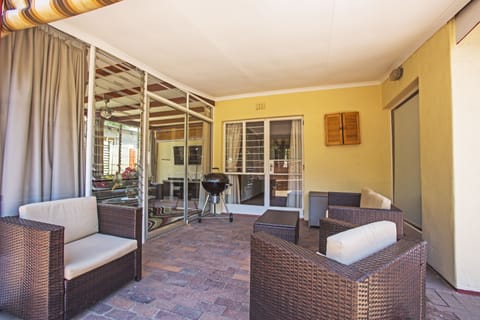 Chalet, 2 Bedrooms, Garden View | Terrace/patio