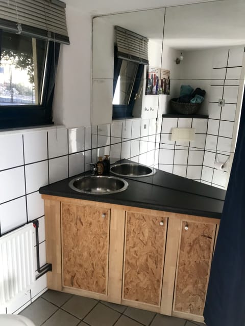 House | Bathroom sink