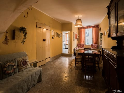 Traditional Apartment, 1 Bedroom, City View | Living room