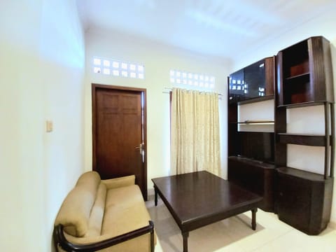 Family House, 6 Bedrooms | Living area | Flat-screen TV