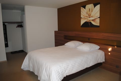 Double Room | Desk, soundproofing, free WiFi, bed sheets