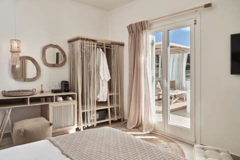 Deluxe Suite | Frette Italian sheets, premium bedding, down comforters, pillowtop beds