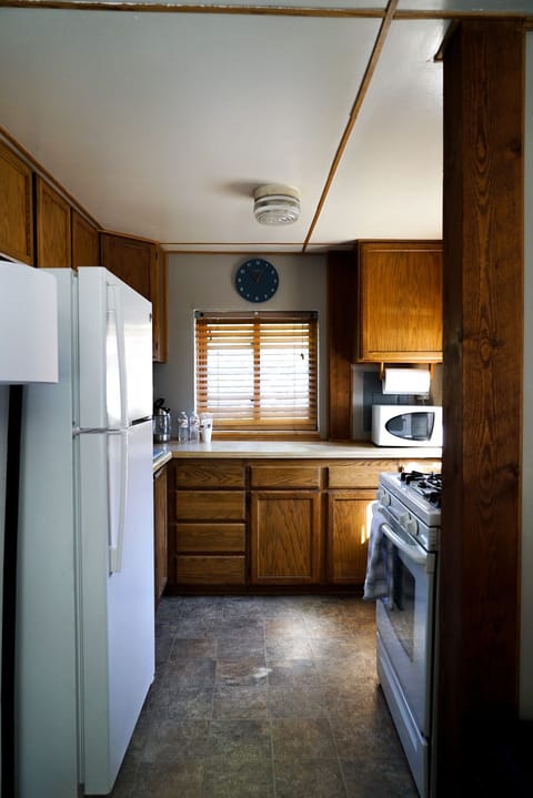 The Cottage | Private kitchen | Mini-fridge, microwave, electric kettle