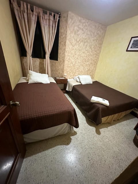 Basic Triple Room, Non Smoking, Shared Bathroom | Free WiFi, bed sheets