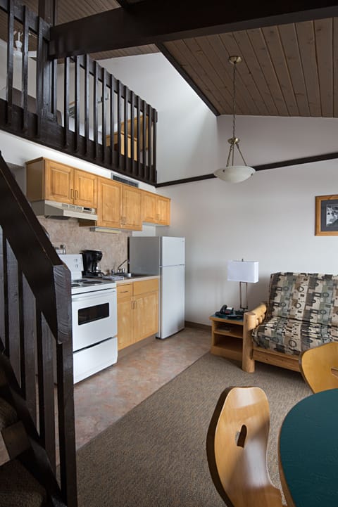 One Bedroom Loft, Queen, 2 Doubles | Private kitchenette | Fridge, coffee/tea maker