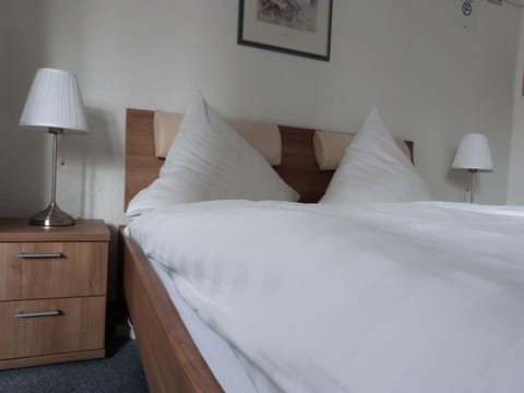 Double Room | Desk, free WiFi, bed sheets