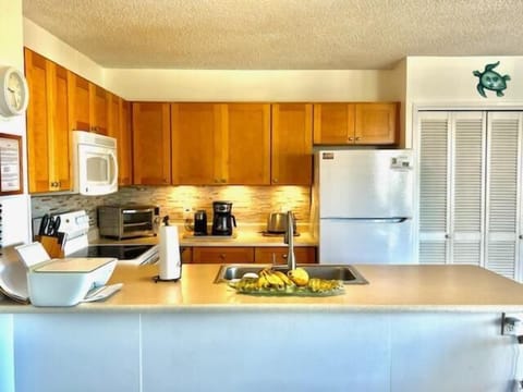 Condo, 1 Queen Bed with Sofa bed (Alii Villas 340) | Private kitchen | Oven, dishwasher, toaster, paper towels
