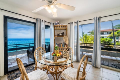 Condo, 1 King Bed with Sofa bed (Casa De Emdeko 219) | Dining