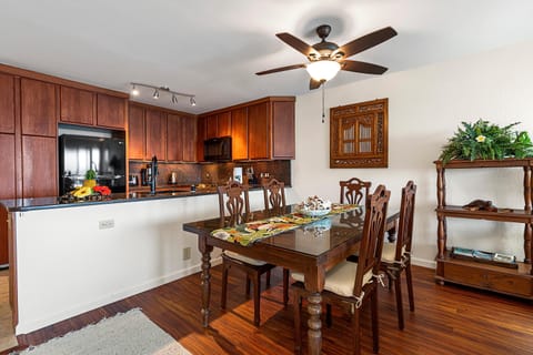 Condo, 1 Queen Bed with Sofa bed (Sea Village 4-205) | Dining