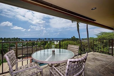 Condo, 1 King Bed with Sofa bed (Kahaluu Bay Villas 304) | Outdoor dining