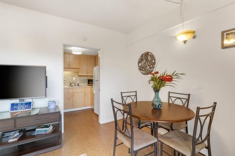 Condo, 1 Queen Bed with Sofa bed (Kona Plaza#217) | Dining