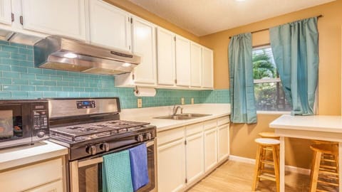 Condo, 1 King Bed with Sofa bed (Kona Shores#130) | Private kitchen | Oven, toaster