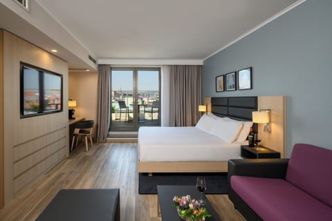 Suite, 1 Bedroom | Premium bedding, in-room safe, desk, laptop workspace