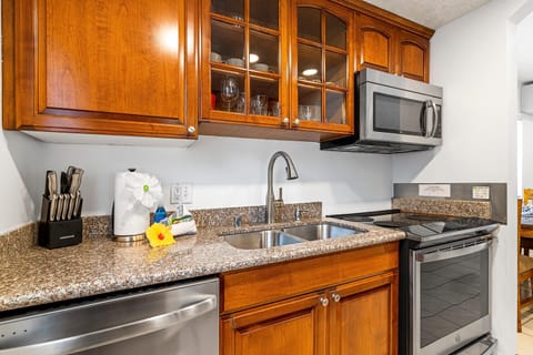 Condo, Multiple Beds, Partial Ocean View (Keauhou Surf & Racquet Townhouse #36) | Private kitchen | Dishwasher, toaster, coffee grinder, freezer