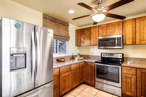 Condo, 1 King Bed (Keauhou Kona Surf & Racquet Club 2103) | Private kitchen | Fridge, microwave, oven, stovetop