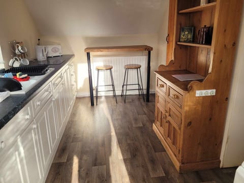 Cabin | Private kitchen | Fridge, microwave, oven, stovetop