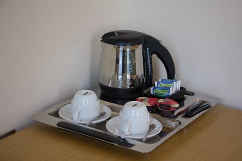 Coffee/tea maker, electric kettle