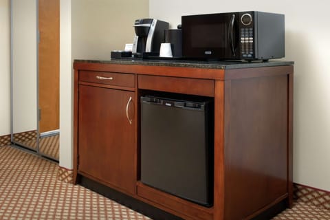 Hypo-allergenic bedding, minibar, in-room safe, desk