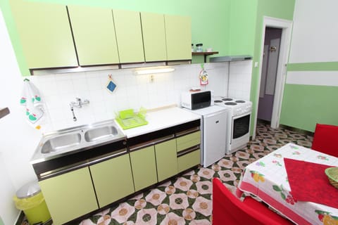 Apartment, 1 Bedroom, Terrace | Private kitchen | Fridge, microwave, stovetop, coffee/tea maker