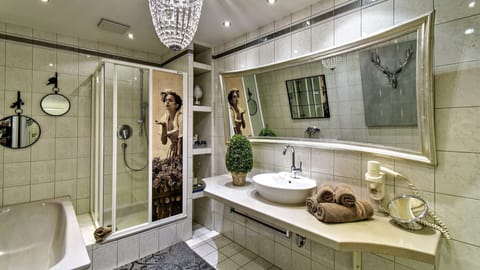 Studio | Bathroom | Deep soaking tub, hair dryer, towels, soap