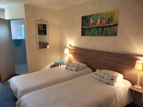 Double Room | Individually decorated, individually furnished, desk, blackout drapes