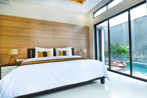 Minibar, in-room safe, desk, rollaway beds
