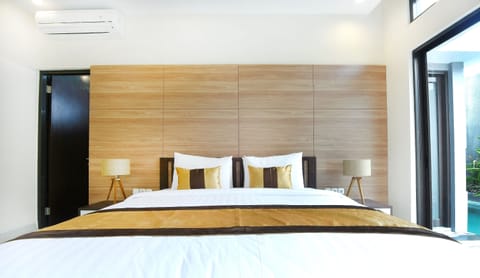 Minibar, in-room safe, desk, rollaway beds