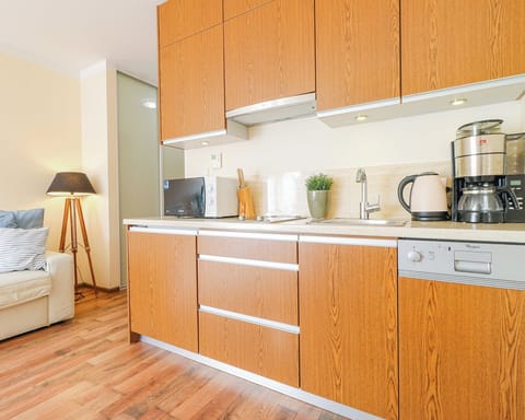 Standard Studio Suite | Private kitchenette | Fridge, microwave, stovetop, dishwasher