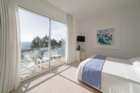 Panoramic Double or Twin Room, Balcony, Sea View | Premium bedding, minibar, in-room safe, free WiFi