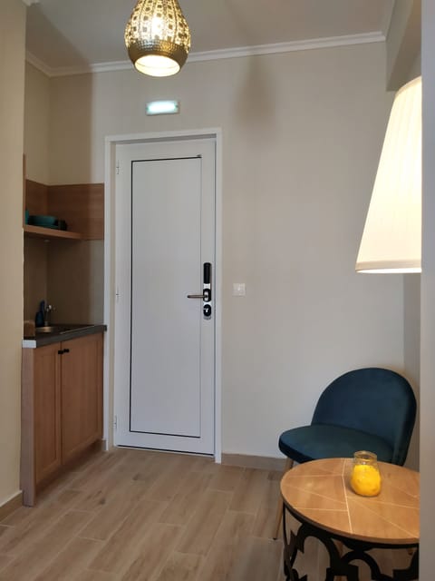 Superior Studio, Garden View | Private kitchen