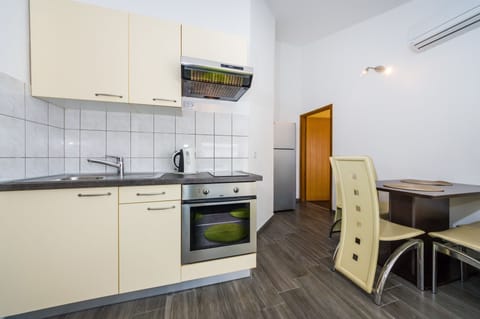 Family Apartment, Multiple Beds, City View | Private kitchenette | Full-size fridge, stovetop, coffee/tea maker, electric kettle