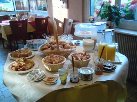 Breakfast, lunch, dinner served; French cuisine