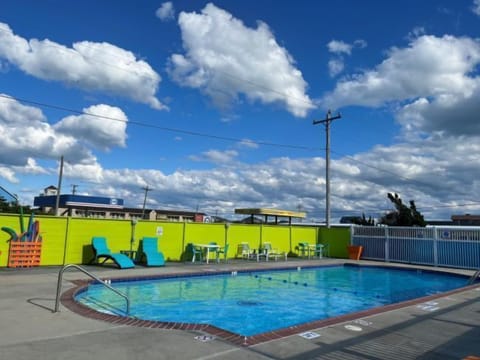 Seasonal outdoor pool