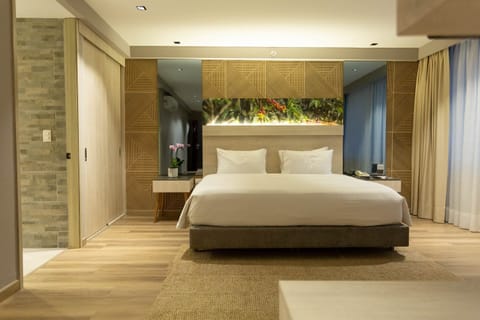 Suite (Doble) | Premium bedding, pillowtop beds, in-room safe, individually decorated