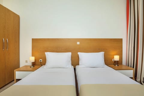 Double Room | Hypo-allergenic bedding, minibar, blackout drapes, soundproofing