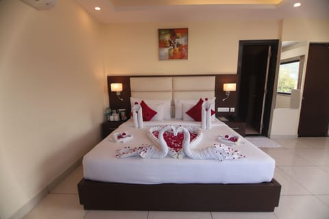 Honeymoon Suite, 1 King Bed | View from room