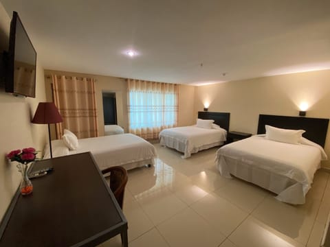 Executive Triple Room, Multiple Beds, Non Smoking | 1 bedroom, premium bedding, down comforters, pillowtop beds