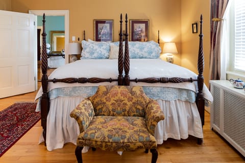 The Martha Washington Room | Iron/ironing board, free WiFi, bed sheets