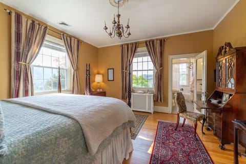 The Martha Washington Room | Iron/ironing board, free WiFi, bed sheets