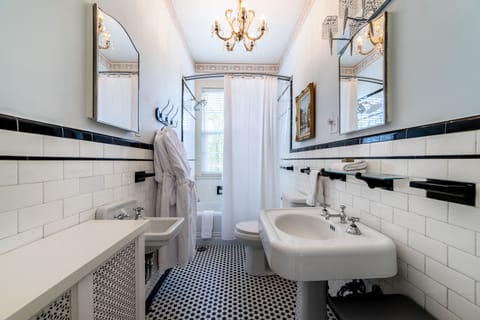 The Paris Room | Bathroom | Towels