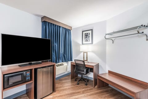 Suite, 1 Queen Bed | 1 bedroom, desk, blackout drapes, free WiFi