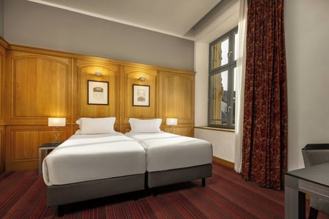 Minibar, in-room safe, individually decorated, individually furnished