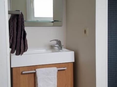 Double Room | Bathroom | Shower, towels