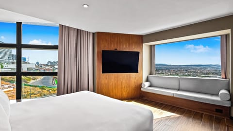 Junior Suite, 1 King Bed | Egyptian cotton sheets, premium bedding, in-room safe, desk