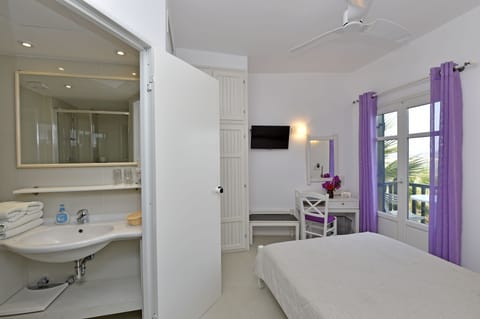 Egyptian cotton sheets, premium bedding, in-room safe, soundproofing