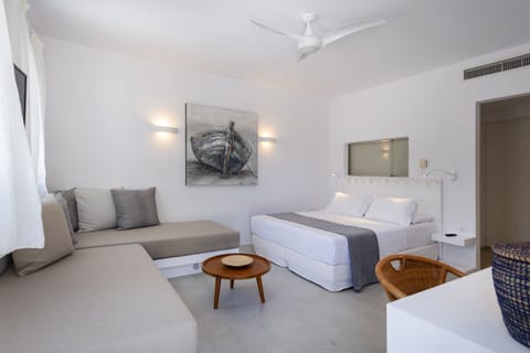 Studio, Kitchenette, Sea View | Egyptian cotton sheets, premium bedding, in-room safe, soundproofing