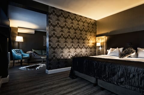 Junior Suite | Pillowtop beds, in-room safe, desk, soundproofing