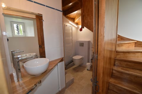 Apartment, 3 Bedrooms (Le QUATRE) | Bathroom | Free toiletries, hair dryer, towels, soap